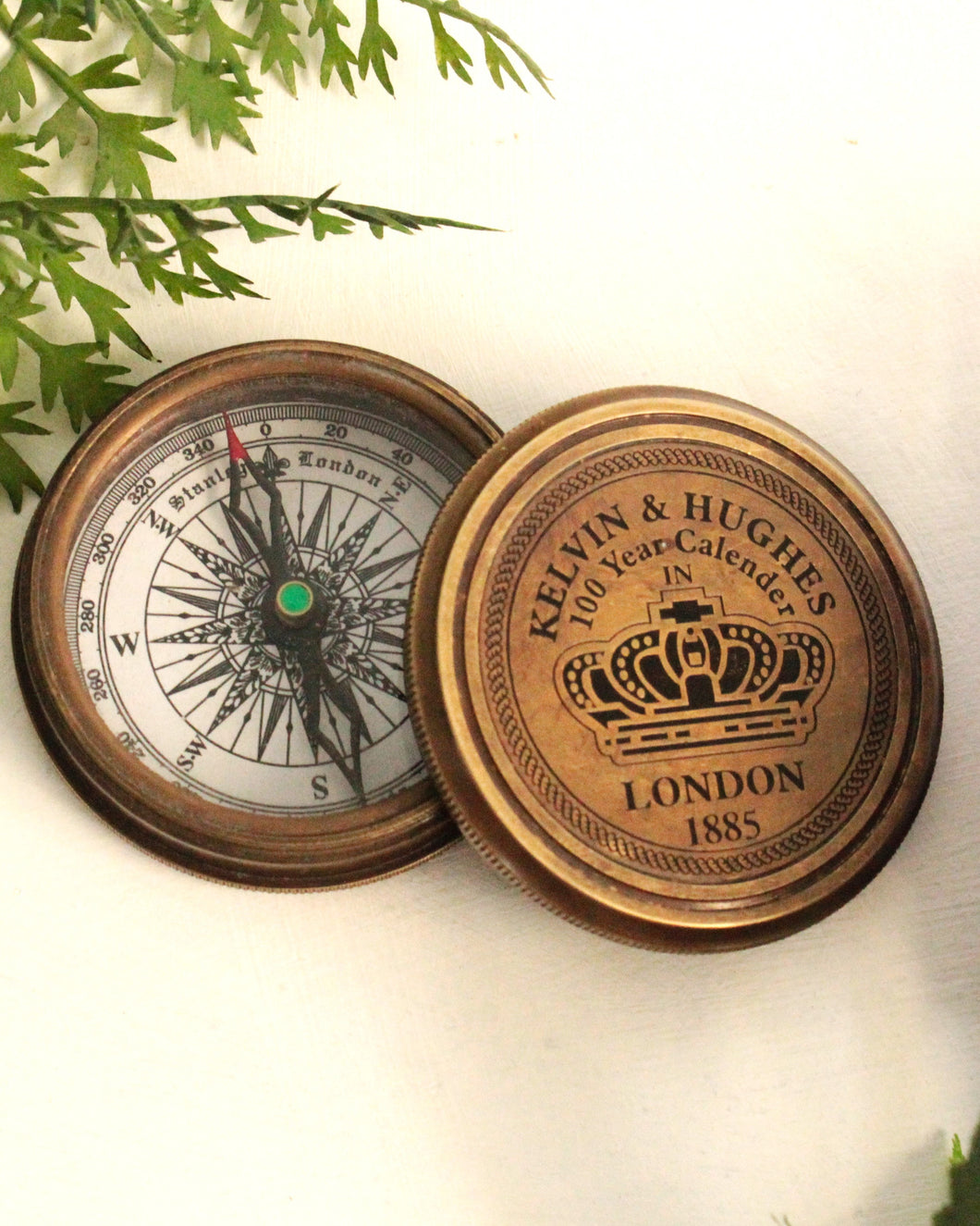Nostalgic Elegance: Vintage Compasses for Timeless Exploration
