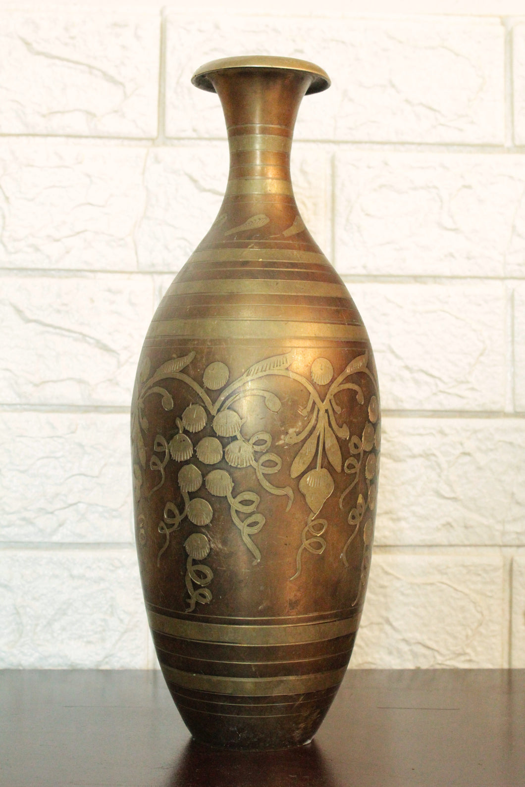 Elegant Vintage Brass Vase - Timeless Beauty for Your Home Decor
