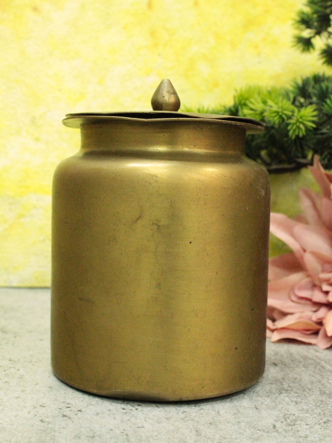 Vintage Brass Barni/Container: A Timeless Storage Treasure