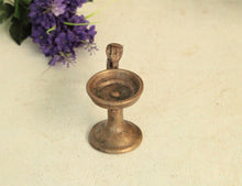 Load image into Gallery viewer, Vintage Brass Lamp / Diya with Handle
