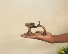 Load image into Gallery viewer, Vintage Brass Lamp / Diya with Handle
