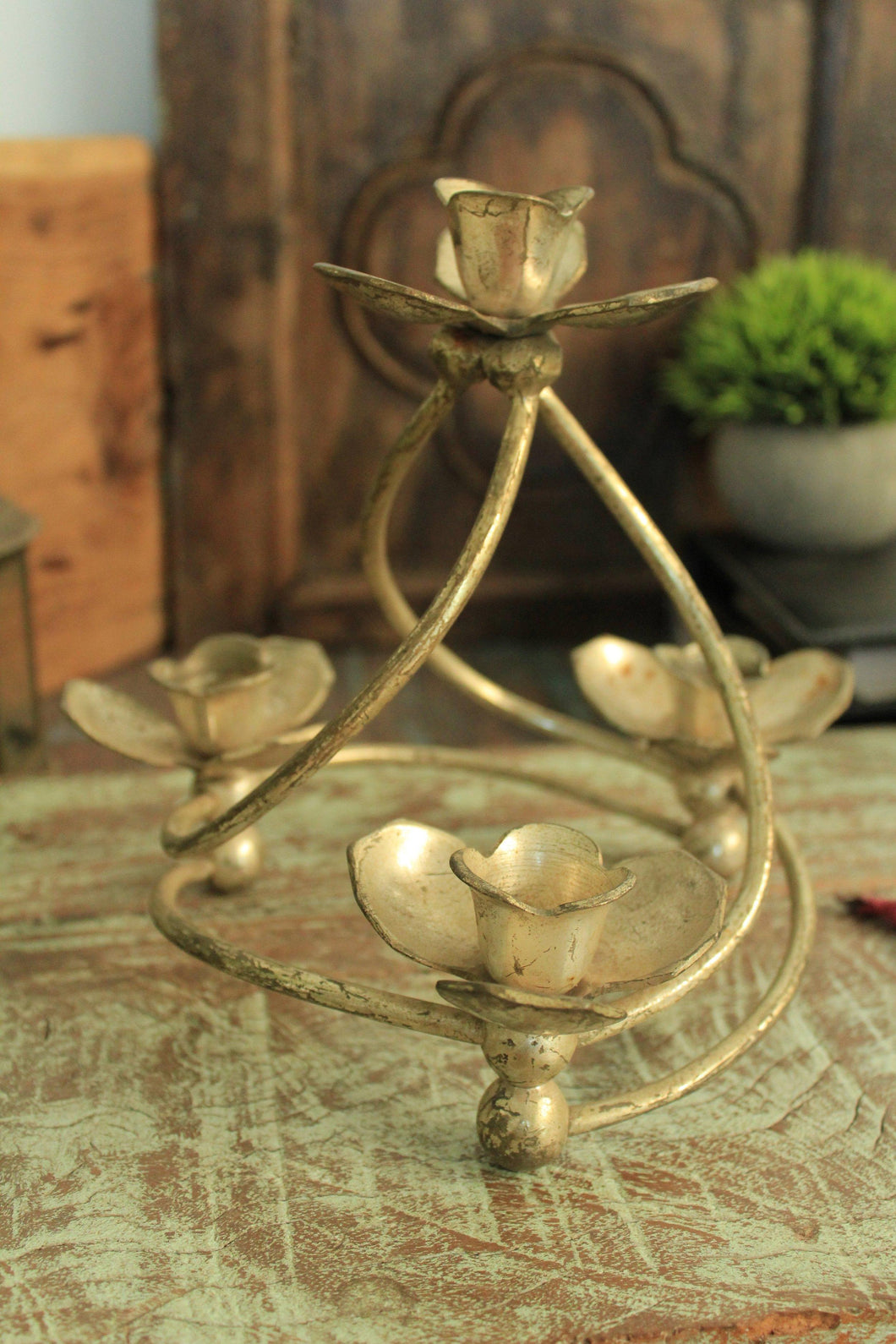 Beautiful Metal Candle Holder For Table Décor Size 20 x 20 x 18.5 cm - Style It by Hanika