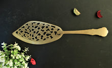 Load image into Gallery viewer, Brass Cake Server- Vintage Style - Style It by Hanika
