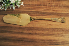 Load image into Gallery viewer, Vintage Style Brass Cake Server - Style It by Hanika

